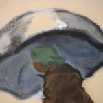 Femme avec un chien marchant sur la plage thumbnail