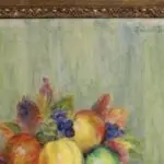 Pommes et raisins sur la table thumbnail