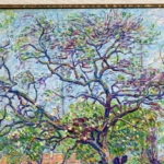 Blühende Apfelbäume auf einer sonnigen wiese thumbnail